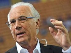 Beckenbauer will Fair-Play-Gedanken mit Shakehands fördern