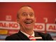 Der FC Augsburg hat seine neue Doppelspitze pr&auml;sentiert: Gesch&auml;ftsf&uuml;hrer Peter Bircks und Manager Manfred Paula. F&uuml;r Vereinsboss Walther Seinsch ist es die "beste L&ouml;sung".