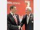 Der FC Augsburg hat seine neue Doppelspitze pr&auml;sentiert: Gesch&auml;ftsf&uuml;hrer Peter Bircks und Manager Manfred Paula. F&uuml;r Vereinsboss Walther Seinsch ist es die "beste L&ouml;sung".