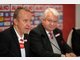 Der FC Augsburg hat seine neue Doppelspitze pr&auml;sentiert: Gesch&auml;ftsf&uuml;hrer Peter Bircks und Manager Manfred Paula. F&uuml;r Vereinsboss Walther Seinsch ist es die "beste L&ouml;sung".