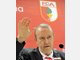 Der FC Augsburg hat seine neue Doppelspitze pr&auml;sentiert: Gesch&auml;ftsf&uuml;hrer Peter Bircks und Manager Manfred Paula. F&uuml;r Vereinsboss Walther Seinsch ist es die "beste L&ouml;sung".