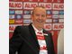 Der FC Augsburg hat seine neue Doppelspitze pr&auml;sentiert: Gesch&auml;ftsf&uuml;hrer Peter Bircks und Manager Manfred Paula. F&uuml;r Vereinsboss Walther Seinsch ist es die "beste L&ouml;sung".