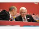 Der FC Augsburg hat seine neue Doppelspitze pr&auml;sentiert: Gesch&auml;ftsf&uuml;hrer Peter Bircks und Manager Manfred Paula. F&uuml;r Vereinsboss Walther Seinsch ist es die "beste L&ouml;sung".