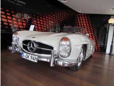 Mercedes-Benz Center München: Mythos SL - Ausstellung und Markteinführung in der Gallery