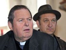 Ottfried Fischer ist wieder Pfarrer Braun