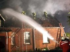 Explosion in Geschäftshaus: Hoher Schaden