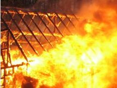 Brand aus Frust: Sicherheitsmann zündet Lagerhallen an