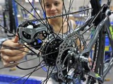 Sparfüchse radeln in die Selbsthilfewerkstatt