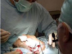 Schönheits-OPs an Minderjährigen bleiben vorerst erlaubt