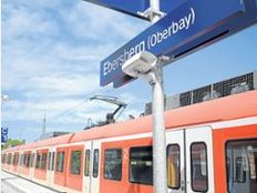 Schrecklicher Unfall in Ebersberg: Mann schläft auf S-Bahn-Dach