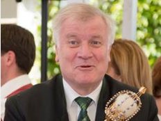Seehofer künftig notfalls „noch energischer“