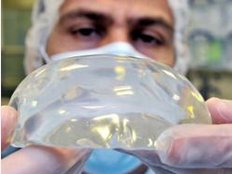 Italien verbietet Brust-OPs bei Minderjährigen