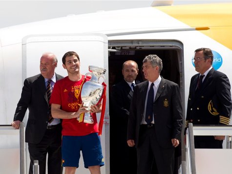 Spanien-Team mit Pott in Madrid gelandet