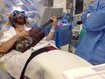CSI-Star Brad Carter spielt während Operation am Gehirn wegen Parkinson Gitarre CSI-Star Brad Carter spielt während Operation am Gehirn wegen Parkinson Gitarre