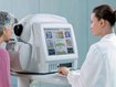 Mit Hilfe der optischen Cohaerenz Tomografie (OCT) können Augenärzte präzise Schnittbilder der Netzhaut und des Sehnerven ihrer Patienten erstellen. Diese Messung ermöglicht einzigartige Blicke auf anatomische Details des menschlichen Auges, die gerade auch bei der Früherkennung eines Grünen Stars (Glaukoms) wichtig sind. Mit Hilfe der optischen Cohaerenz Tomografie (OCT) können Augenärzte präzise Schnittbilder der Netzhaut und des Sehnerven ihrer Patienten erstellen. Diese Messung ermöglicht einzigartige Blicke auf anatomische Details des menschlichen Auges, die gerade auch bei der Früherkennung eines Grünen Stars (Glaukoms) wichtig sind.