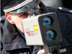 Tempo 180: Raser wollte "nur sein Auto trocknen"