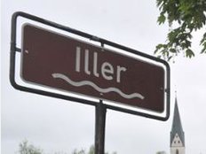 Irre Flucht vor Polizei in Senden: Mann schwimmt durch Kanal der Iller